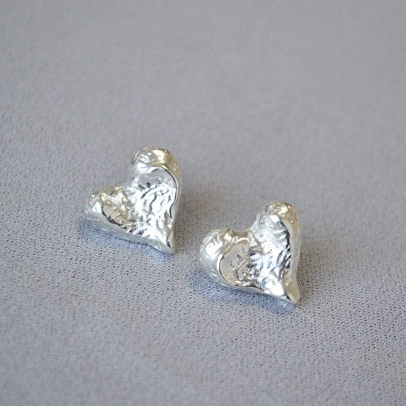 Elegant Simple Style Heart Shape Brass Plating Pleated Ear Studs 1 Pair display picture 10