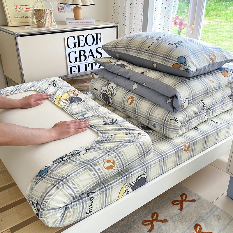 Cama de dormitorio de estudiantes universitarios de algodón de algodón de dibujos animados de tres piezas, ropa de cama, sábana, funda de edredón, juego de seis piezas