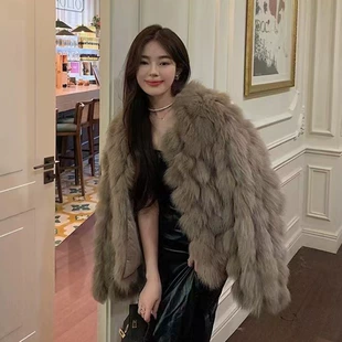COCO Fur Yaochi Fairy осень-зима 2024 новое пальто из меха с V-образным вырезом для молодых женщин, короткое меховое пальто