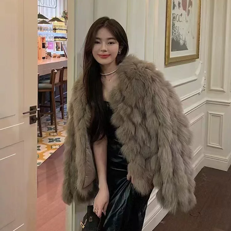 COCO Fur Yaochi Fairy осень-зима 2024 новое пальто из меха с V-образным вырезом для молодых женщин, короткое меховое пальто