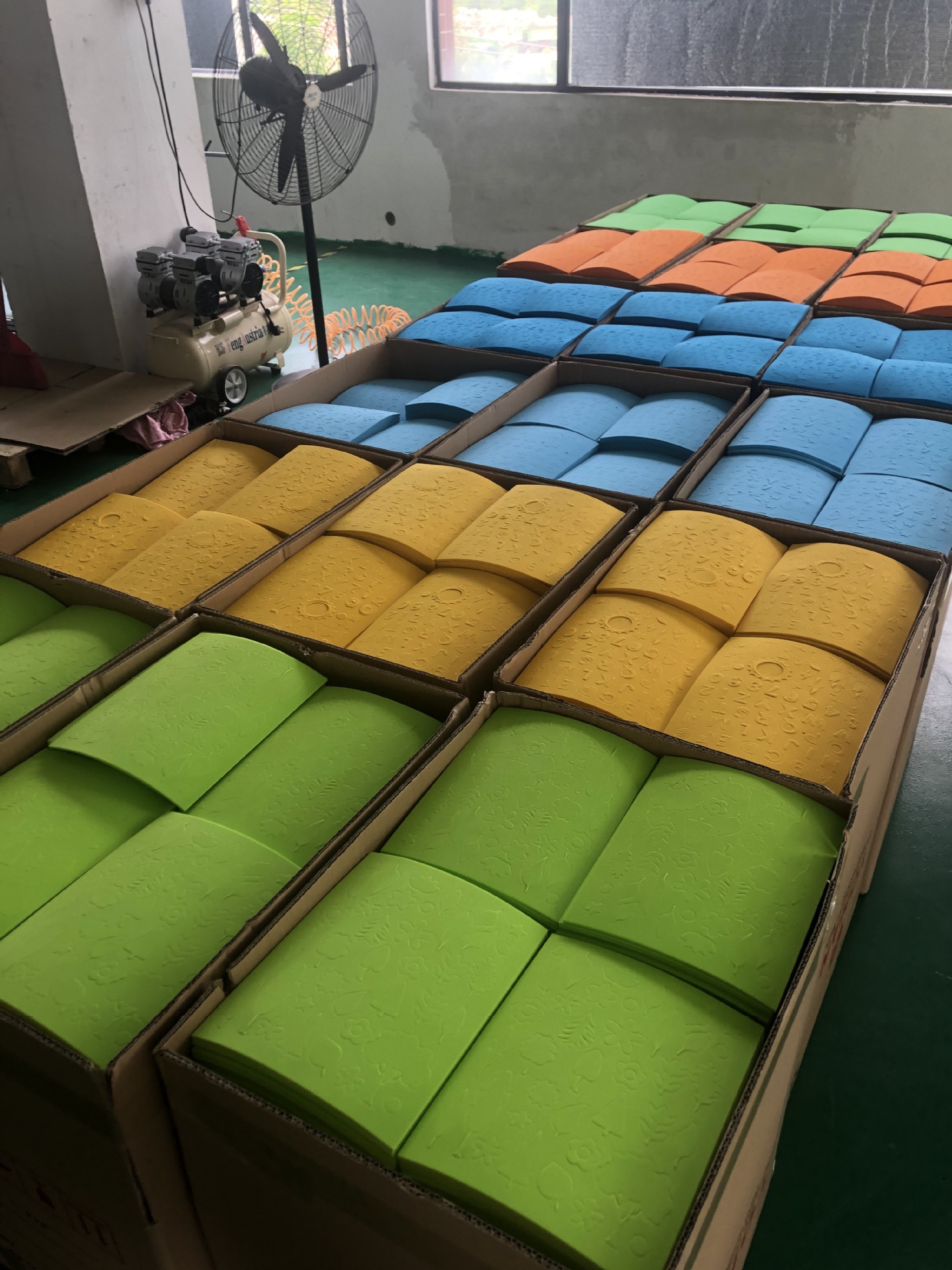 供应 防火EVA胶垫 eva垫片 防滑垫片 密封垫片冲型EVA自粘脚垫