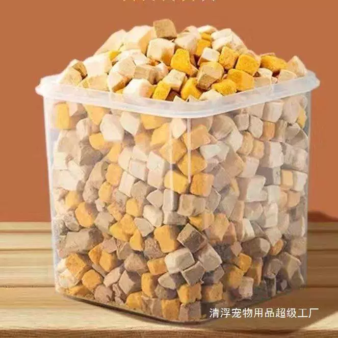 Закуски для домашних животных: лиофилизированные куриные гранулы, куриная грудка и яичный желток, смешанные лиофилизированные средства для улучшения красоты волос, универсальные лиофилизированные закуски для кошек и собак.