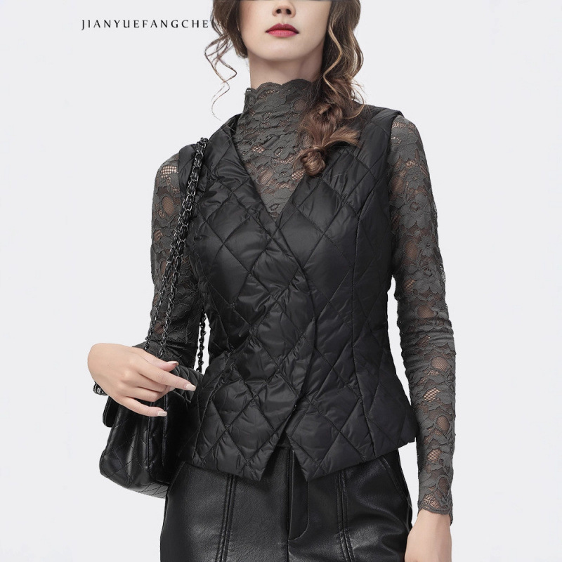 可黑色羽绒马甲女轻薄秋外穿白鸭绒保暖百搭保暖背心短外套