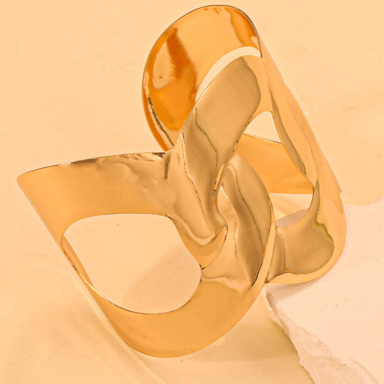 Europa y los Estados Unidos oro galvanizado imitación de frita abertura pulsera temperamento pulsera de moda transfronteriza lujo ligero alta sensación de joyas al por mayor