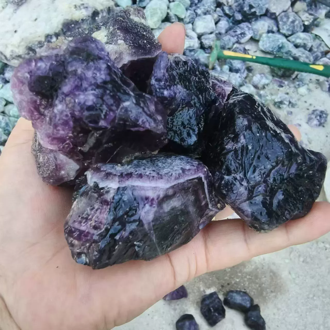 厂家销售萤石砂20-40氟化钙萤石砂玻璃用萤石块香薰矿物高纯度