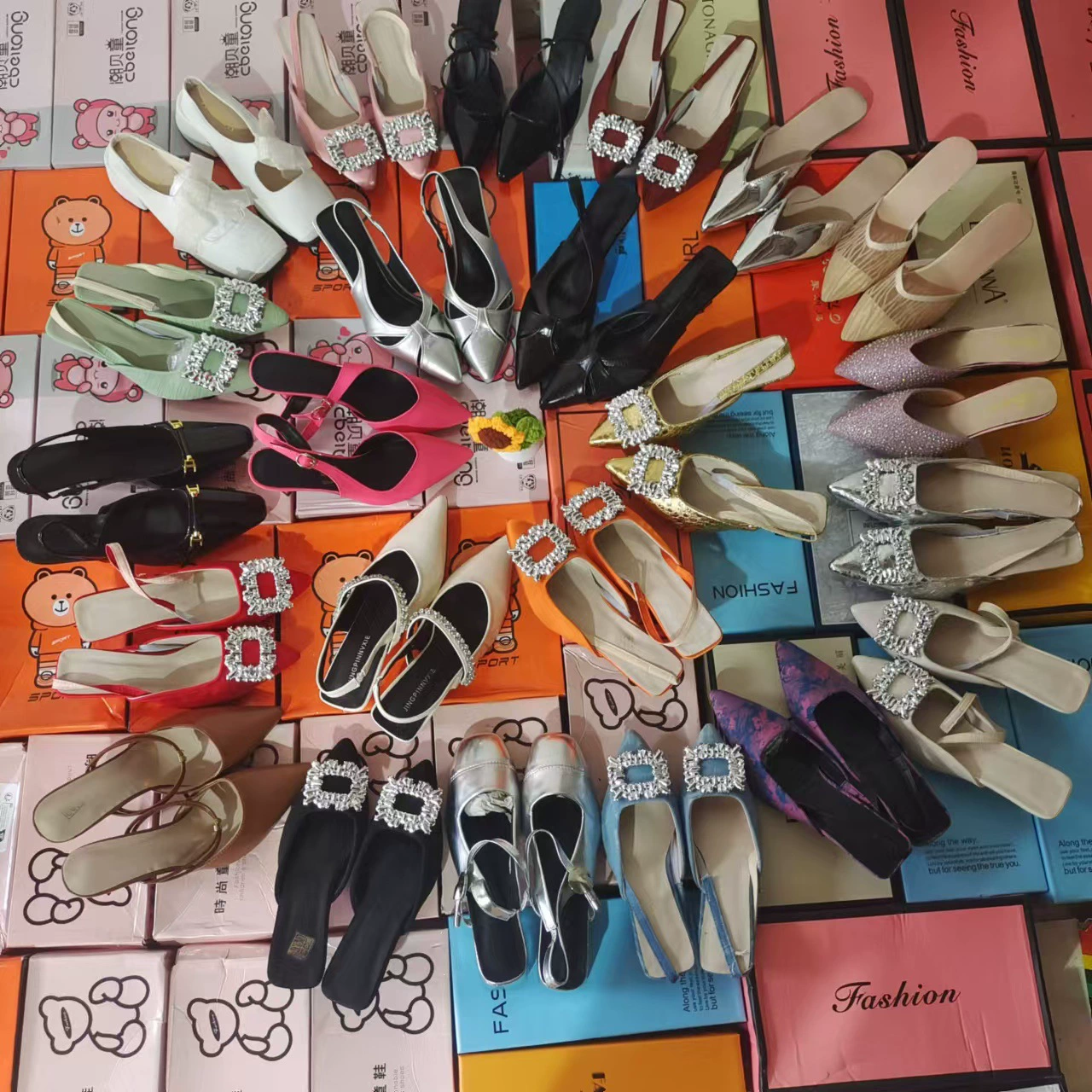 Квадратная пряжка со стразами