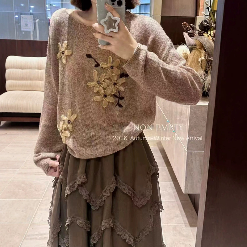 Women's floral sweater, new autumn and winter style, soft and loose, casual style, sequined knit top, high-end round-neck top Women's floral sweater, new autumn and winter style, soft and loose, casual style, sequined knit top, high-end round-neck top