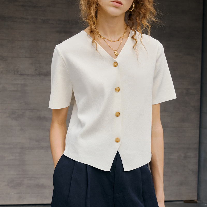 [Limited Time Offer] High-End Retro V-Neck Knitted Short-Sleeve Women's Top for Spring and Summer, Stylish and Elegant for Work and Casual Wear