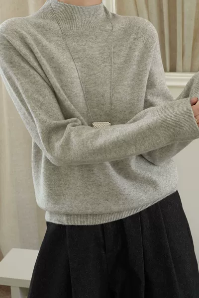Light gray (half high collar)