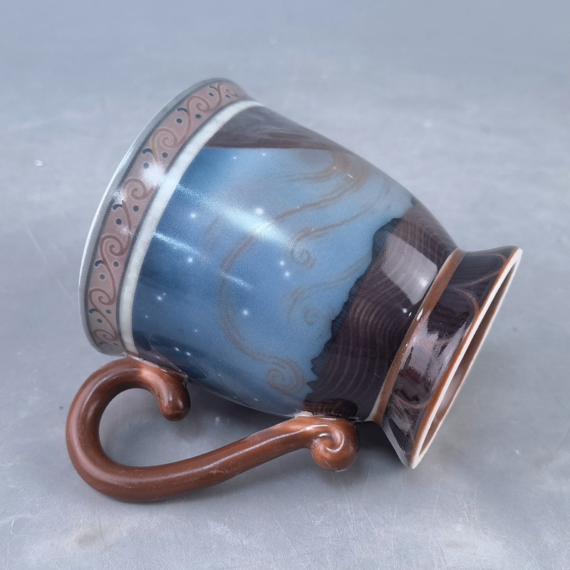 Taza de mariposa de cerámica retrógrada para niñas domésticas de alto valor facial, taza de café en forma de V, taza de pareja, regalo de mano