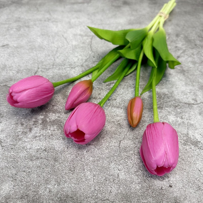 Flor de tulipán artificial sensación hidratante ramo de tulipán atado a mano vestido de Casa flor artificial tiro flor falsa al por mayor