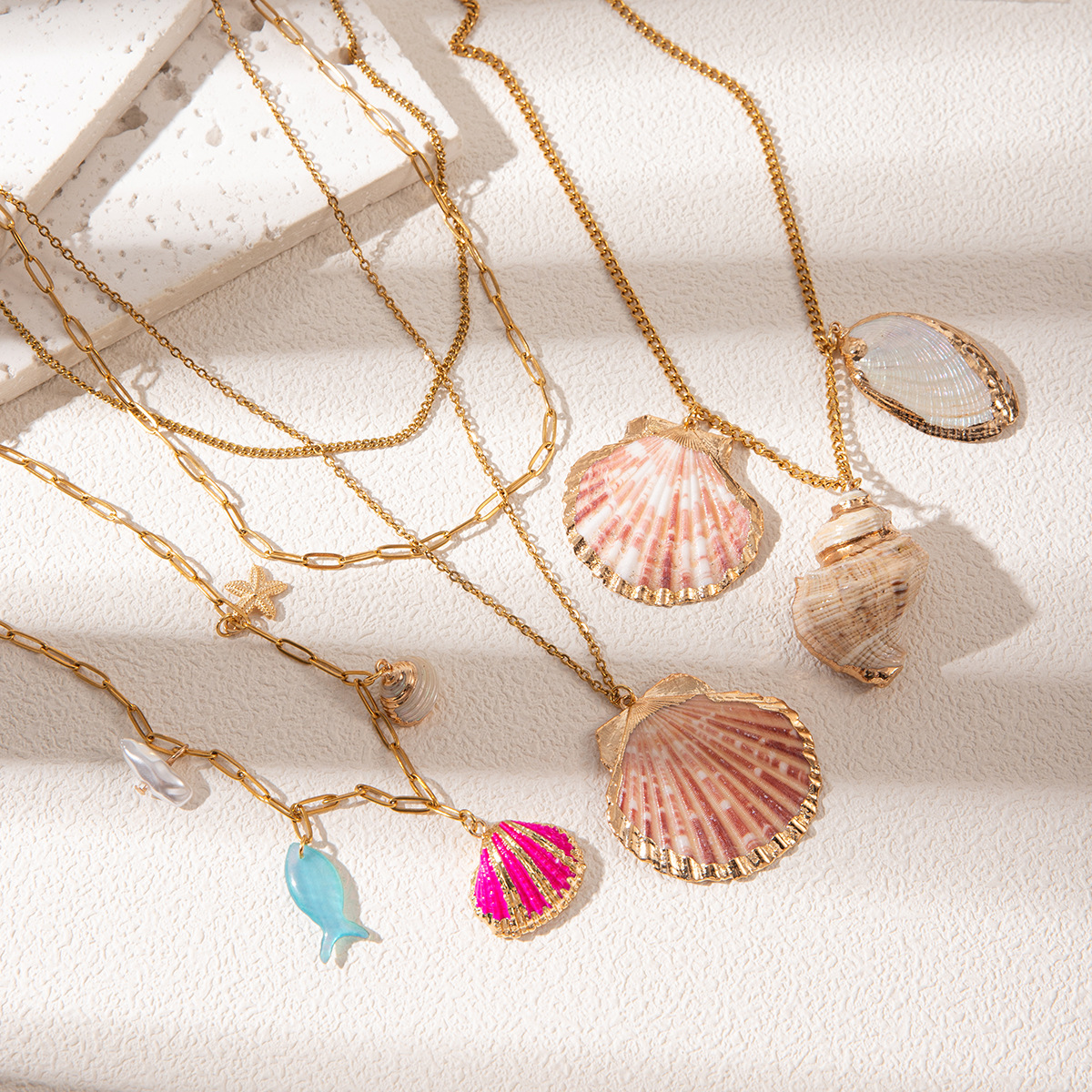 18K Gold Plated Plating Material Scallop, Conch Pendant Material Wholesale Jewelry Marine Style Conch Shell Fish 304 Stainless Steel 18K Gold Plated Plating Paperclip Chain Cable Chain Layered Necklaces Multi Charms Necklace