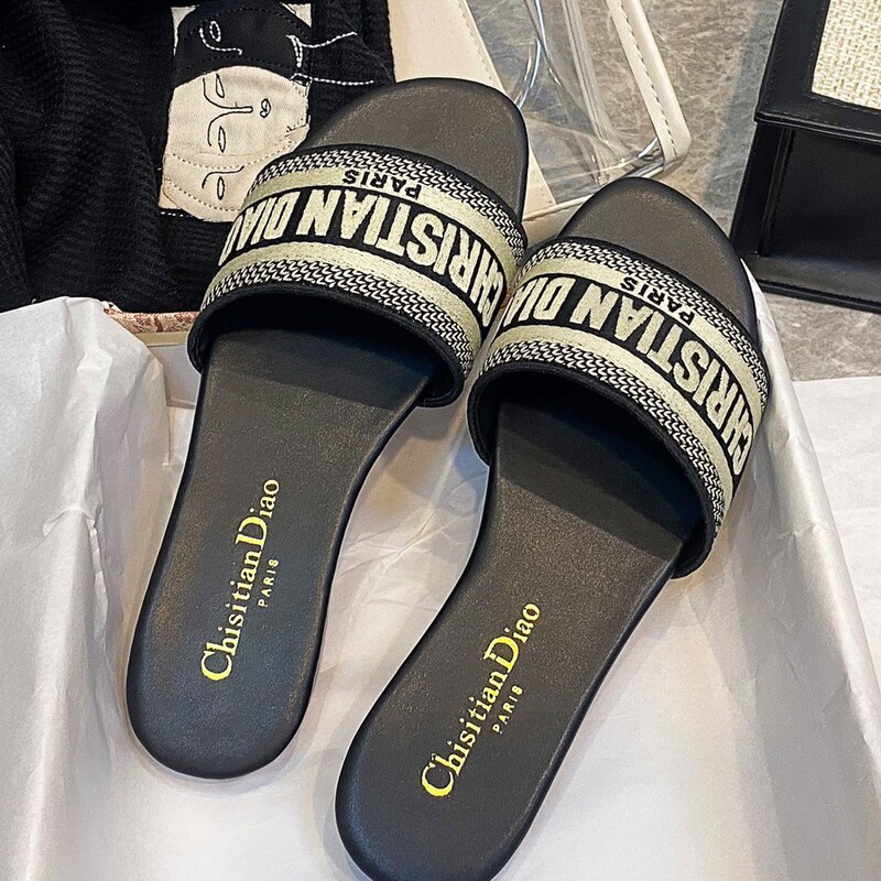 2025 Summer New Old Flower Genuine Leather Flat Sandals for Outer Wear Internet Famous Instagram Seaside Beach D Family Sandals Women's Fashionable 2025 Summer New Old Flower Genuine Leather Flat Sandals for Outer Wear Internet Famous Instagram Seaside Beach D Family Sandals Women's Fashionable