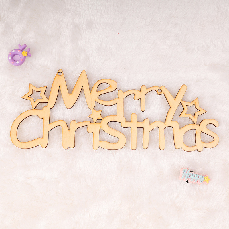 クリスマスツリーの部品雪雪五星松果樹のトップ星はクリスマスボールのペンダントをたくさん包んで飾って木を飾っている|undefined