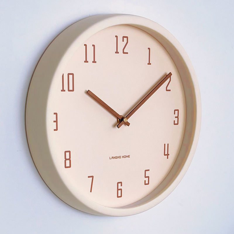 Cream wind wall clock solid wood mute round fashion clock living room bedroom simple decoration high appearance value Japanese and Korean clock