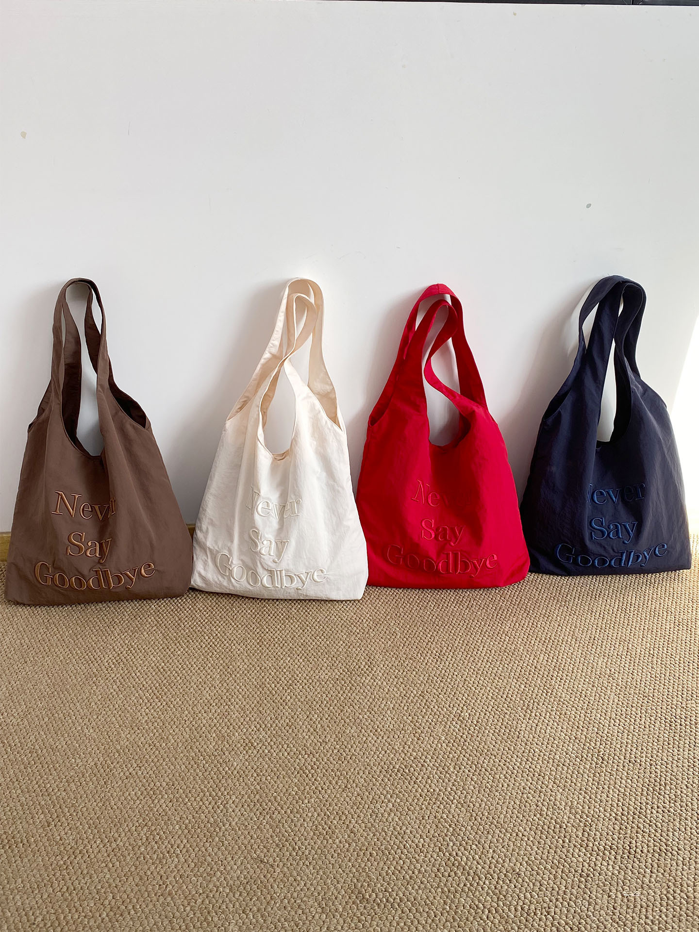 Capacious shoulder bag