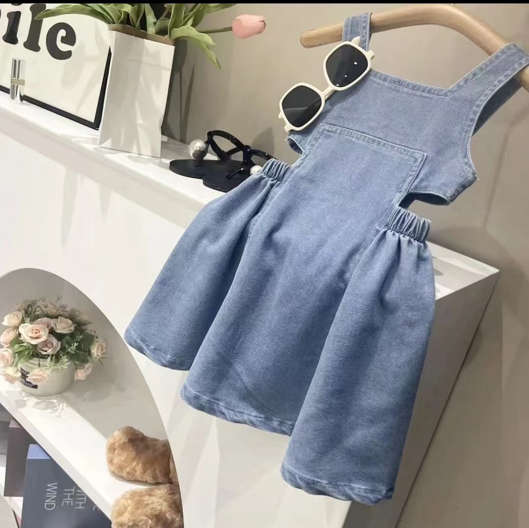 Children's summer dress with adjustable straps, new fashion girls' baby dress, stylish Korean denim skirt for 2024