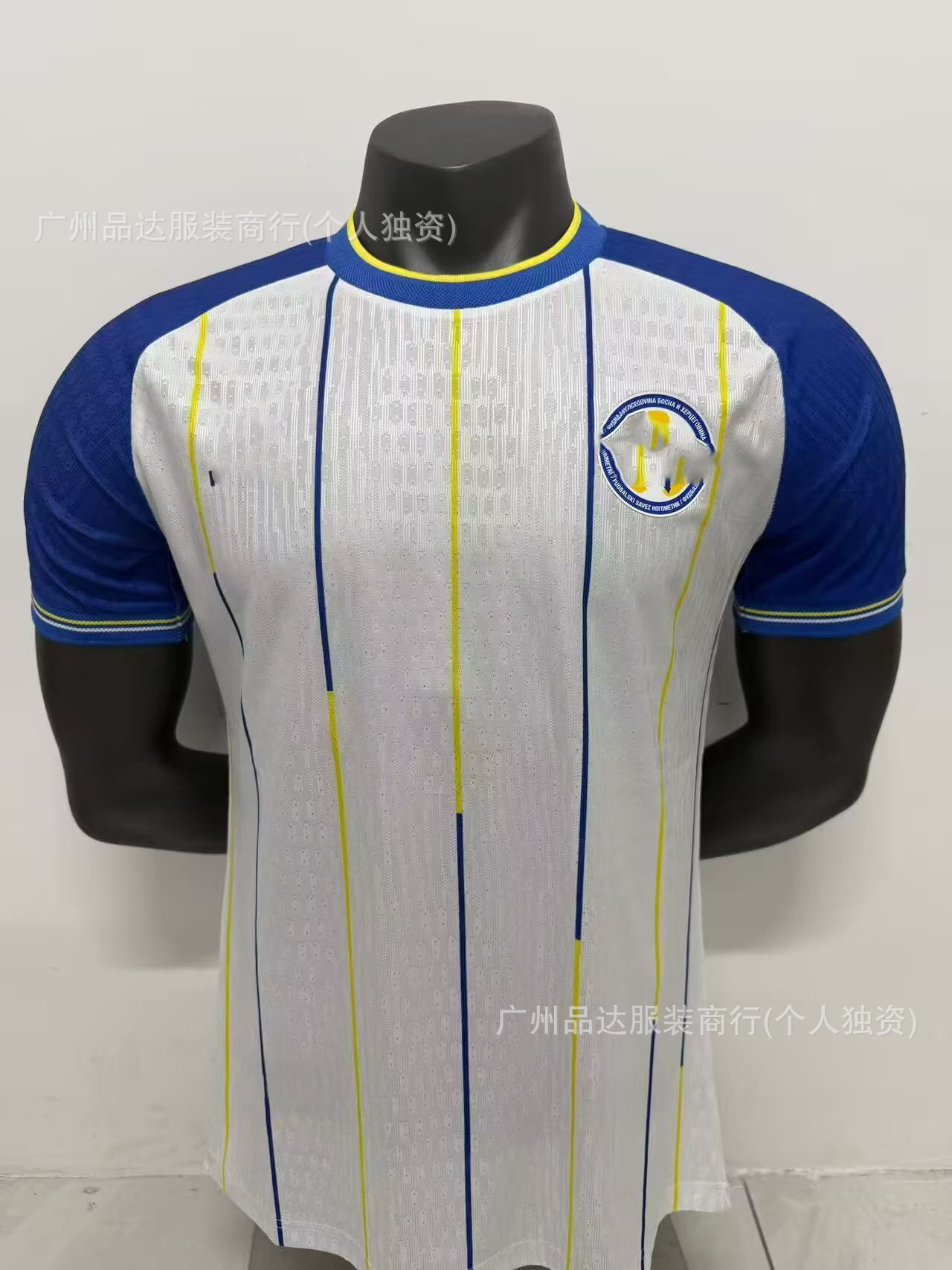 Camiseta de fútbol del Real Madrid, temporada 2526, versión jugador, edición especial de la selección nacional, La Liga, manga corta