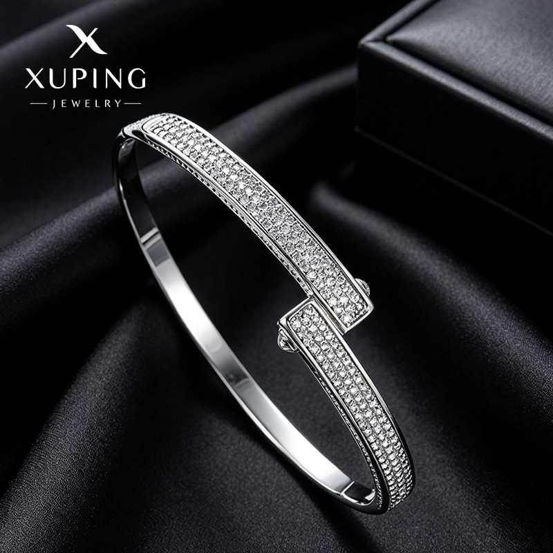 Xuping Europa y los Estados Unidos de moda transfronteriza aleación de cobre chapado blanco incrustado zircon delicado temperamento elegante joyas pulseras al por mayor
