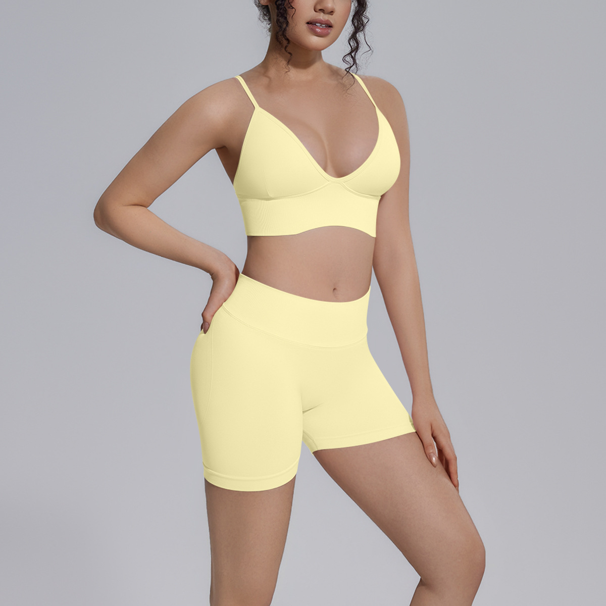 Nuevo cross-border sin costuras color sólido hermoso de espalda alta elástica ropa de entrenamiento de yoga apretada cuatro piezas juego de ejercicio ejercicio ejercicio ejercicio