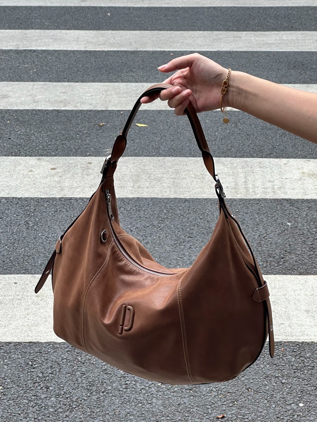 One-shoulder bag, capacious shoulder bag