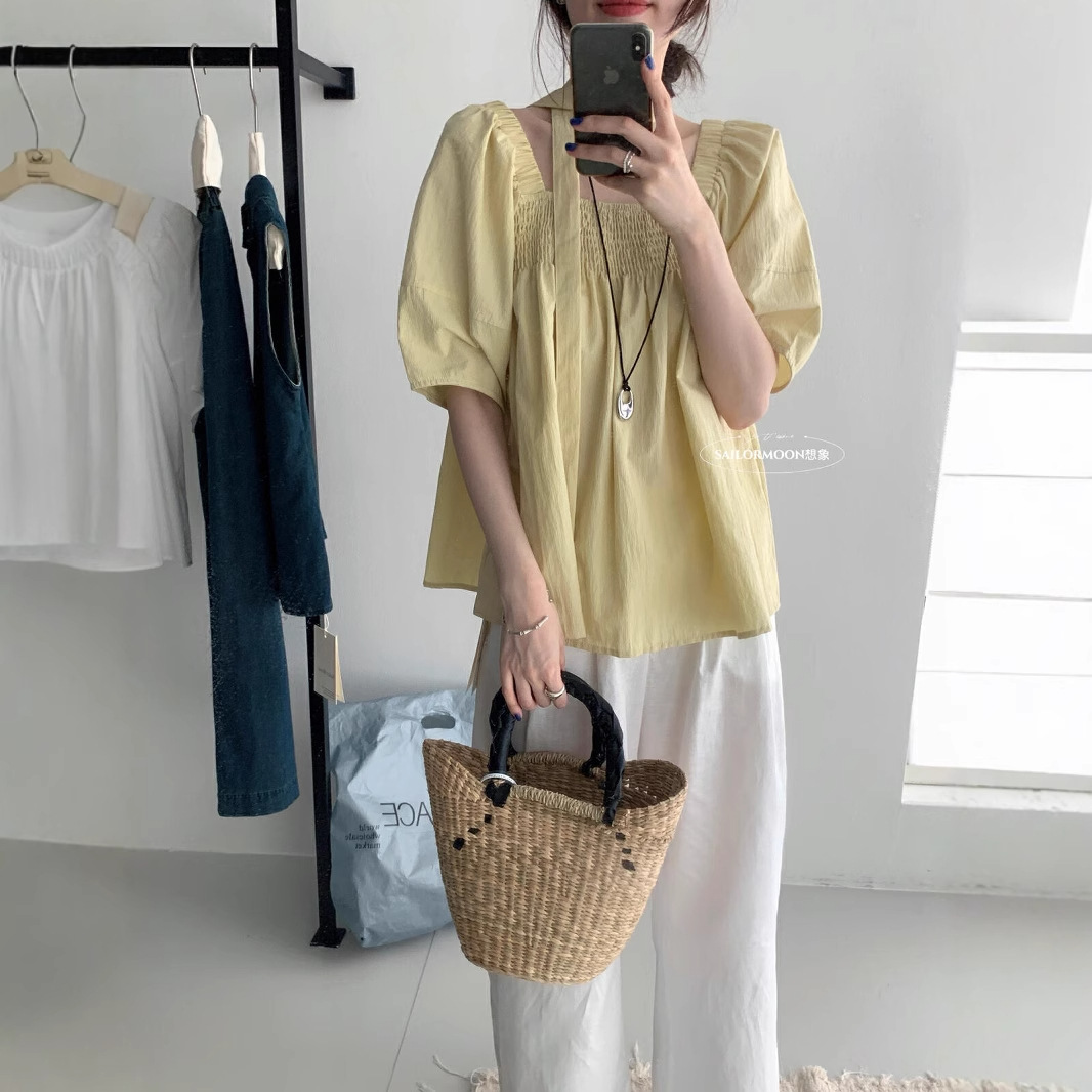 Imagina el viento suave de SAILORMOON, un cuello cuadrado con un hombro y una cintura, una camisa de diseño con serpentina