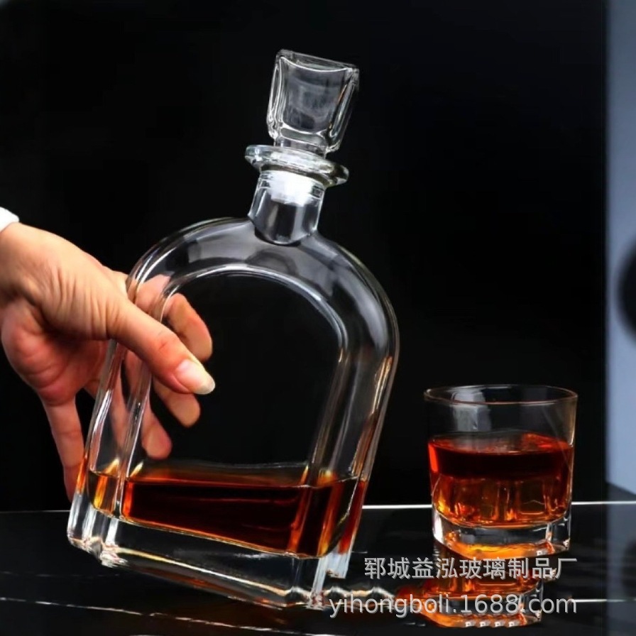 玻璃洋酒瓶500ml晶白料透明果酒瓶威士忌红酒瓶密封伏特加空酒瓶