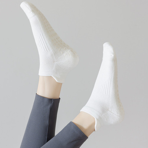 Fall/Winter Thickened Yoga Socks, Professional Non-Slip Cotton Mid-Calf Socks for Women – Perfect for Pilates, Fitness, and Workout Activities