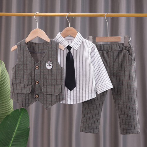 A stylish children's plaid vest three-piece set for boys, new autumn fashion, trendy and cool.