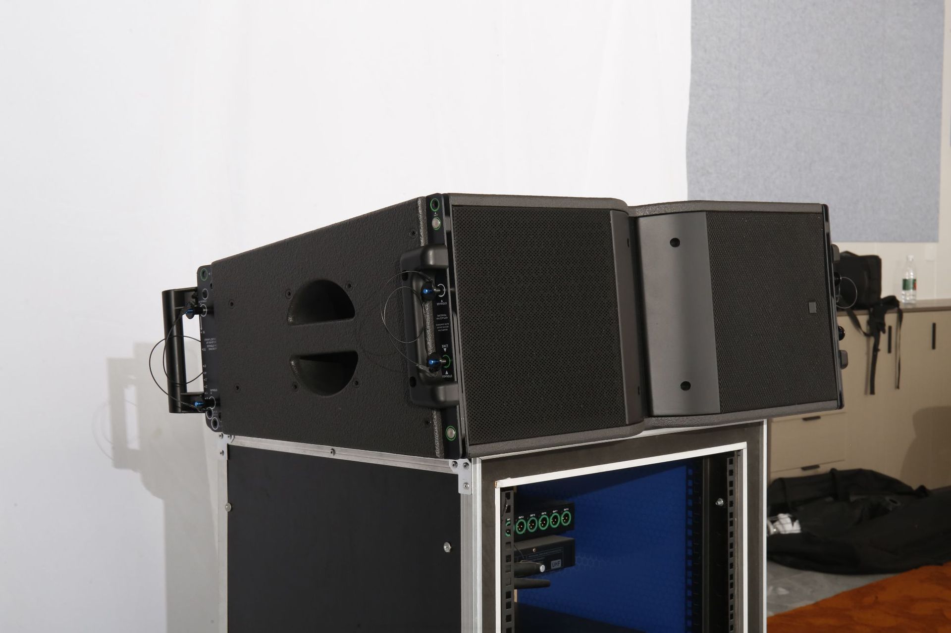 Instalación fija de altavoces de matriz de línea activa doble 10 y escenario de combinación de sonido de rendimiento móvil para proyectos de turismo cultural