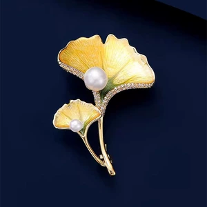Chinese Style Enamel Ginkgo Leaf Brooch High-end Women's Fine Pearl Corsage Elegant Pin Niche Design Accessories