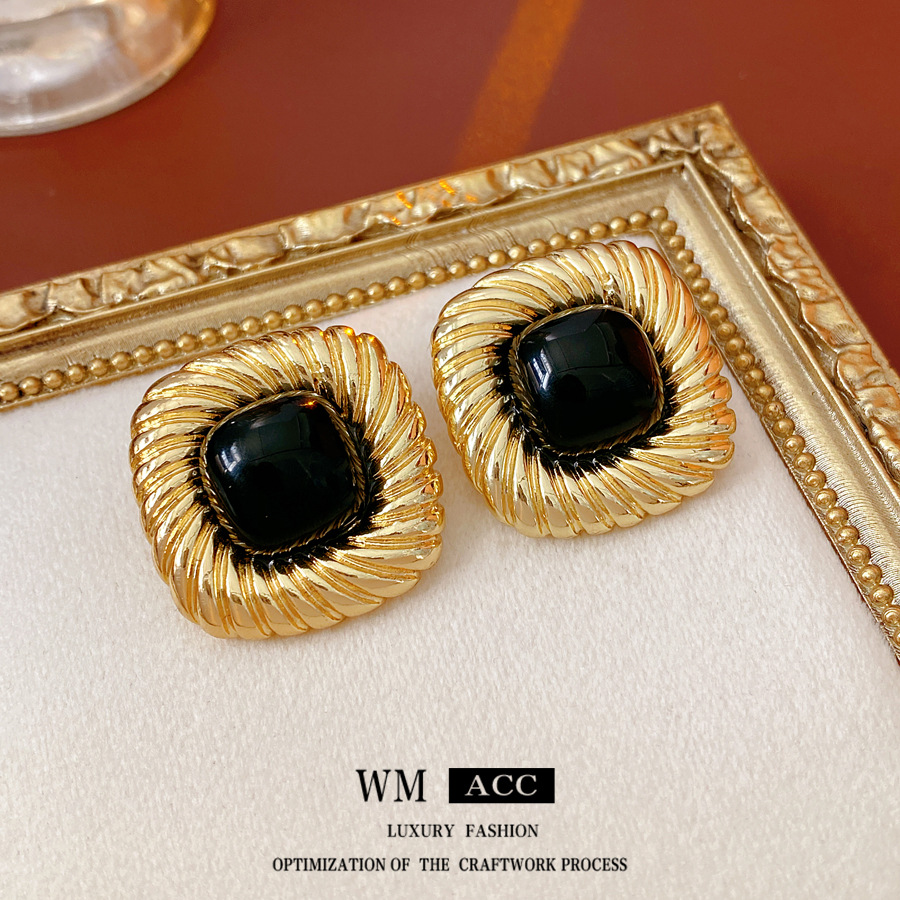 Medieval vintage aguja de plata cuadrada torsión pendientes de moda retro universal pendientes de diseño sensación de orejas pequeñas para mujeres