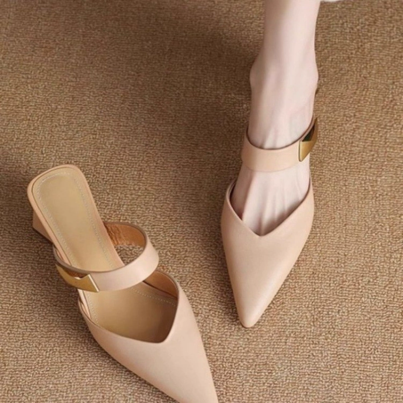 Женские босоножки на высоком каблуке с мягкой кожаной носочной частью, летняя новинка 2025 года, универсальные, ретро, на толстом каблуке, с заострённым носком, полусандалии