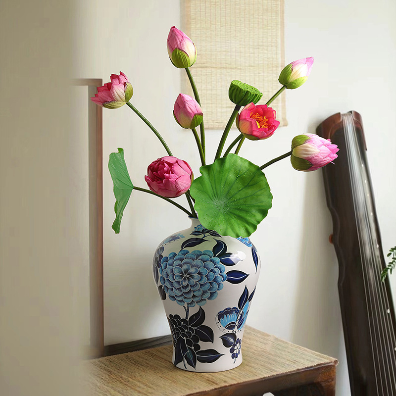 ハスの花のシミュレーション花は仏前の仏堂の蓮の花を供えて飾ります。|undefined