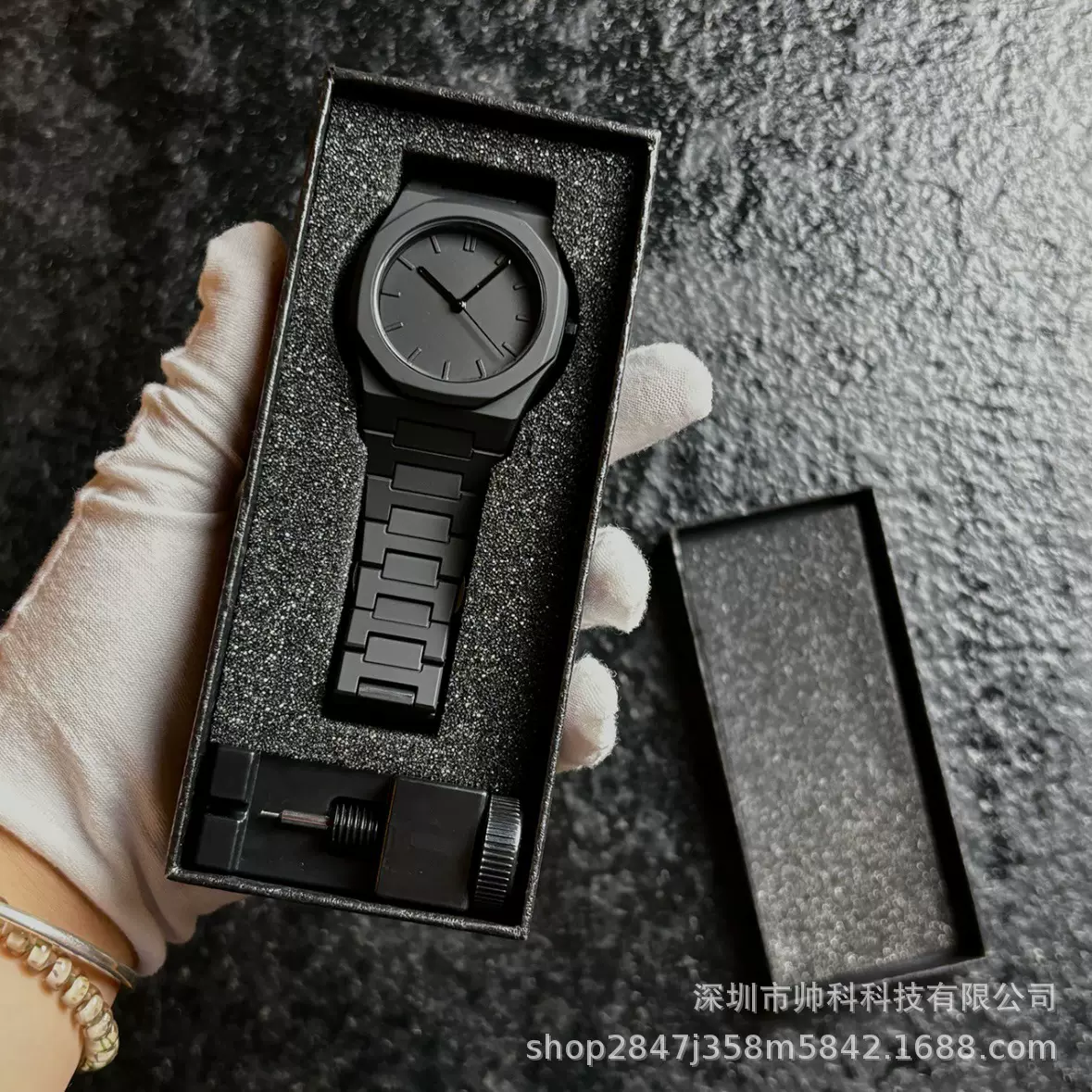 2025手表男士女表东南亚中东塑胶男款石英手表厂家批发