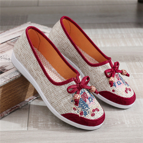Old Beijing Cotton Shoes for Women, Mother Embroidered Shoes for Middle-Aged and Students, Ethnic Style Canvas Shoes, One-Piece Slip-On Platform Shoes for Women