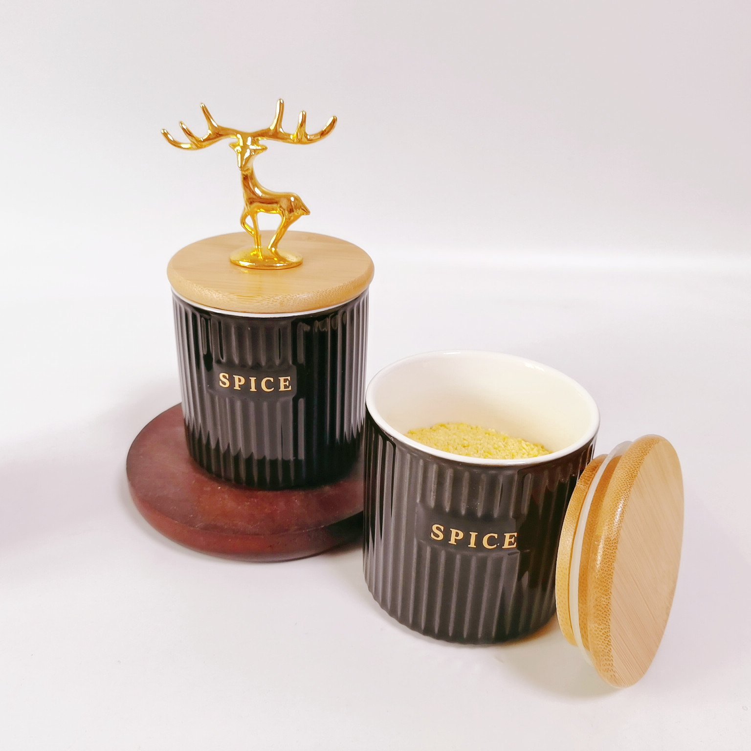 Fábrica directa de cerámica a rayas condimento tarro de almacenamiento tarro traje cocina almacenamiento tarro sal tarro hogar condimento tarro