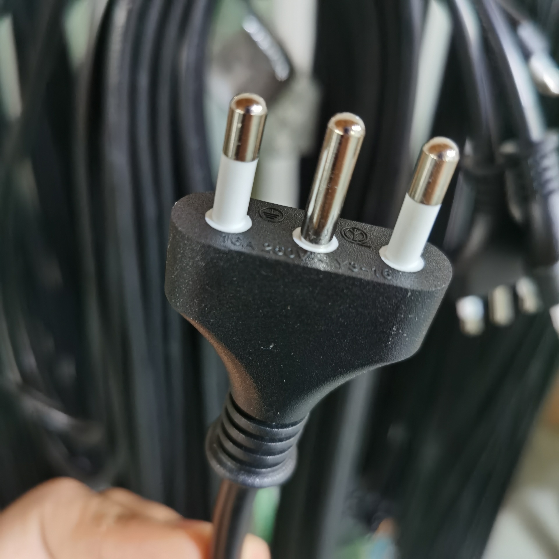 厂家批量生产 16A智利插头电源线 三芯意大利电源线插头3*2.5平方