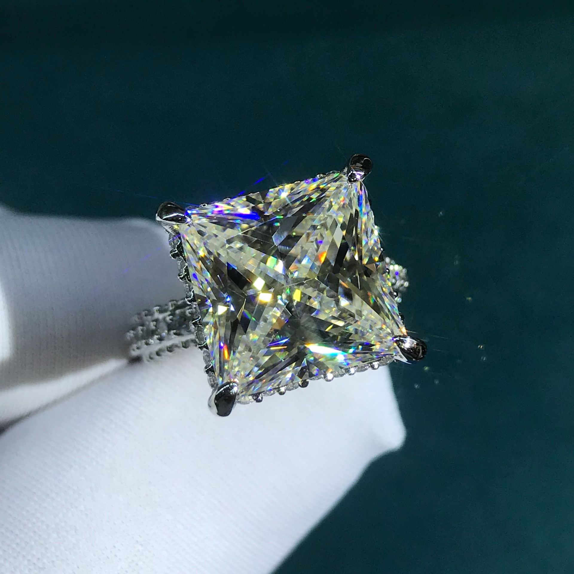 Corte de ledean 6 quilates G color Diamante de alto carbono S925 anillo de plata Venta caliente transfronteriza anillo femenino de lujo