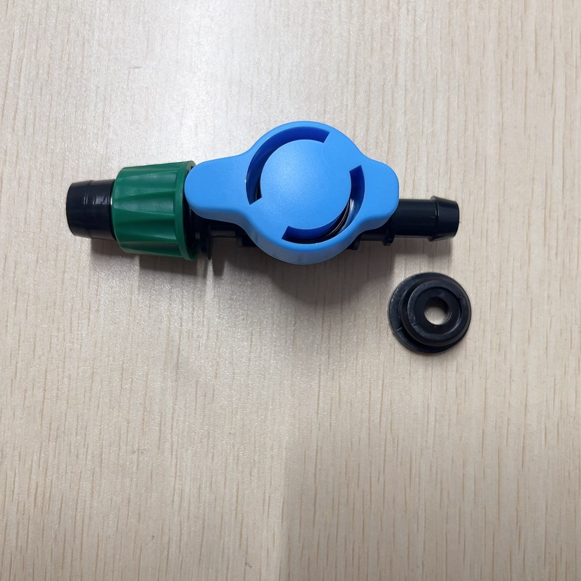 Nuevo mango azul 16 riego por goteo con válvula de derivación de bloqueo con parche de parche negro de tipo I con interruptor de riego por goteo