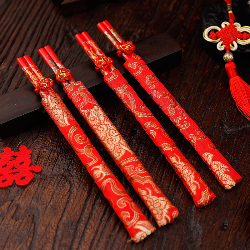 Wedding happy dragon and phoenix happy chopsticks Wedding supplies bamboo chopsticks Wedding celebration supplies Newlywed dragon and phoenix happy chopsticks