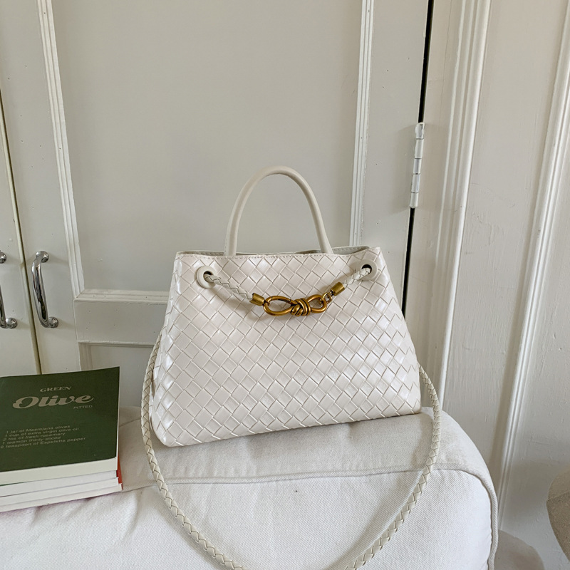 2025 New Fashion Casual Woven Handbag Women's Casual Bucket Bag Texture Shoulder Bag Popular Crossbody Bag 2