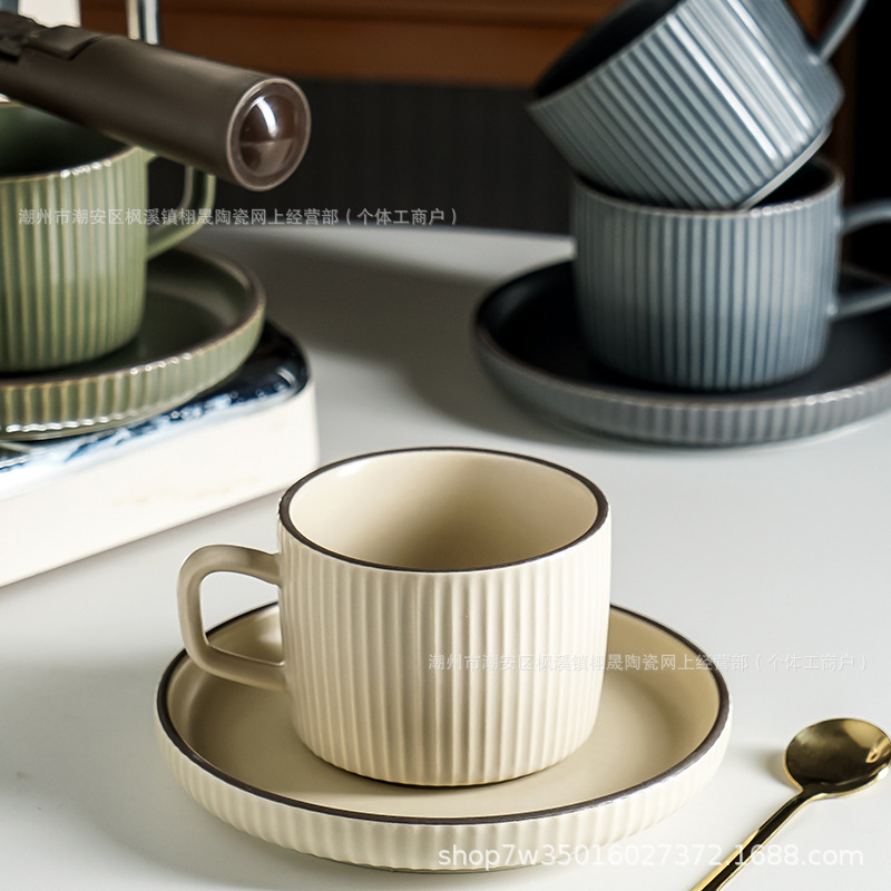 Juego de tazas y platillos de café retro Taza de té de flores para el hogar Taza de café instantáneo para el hotel Taza de cerámica Taza con leche
