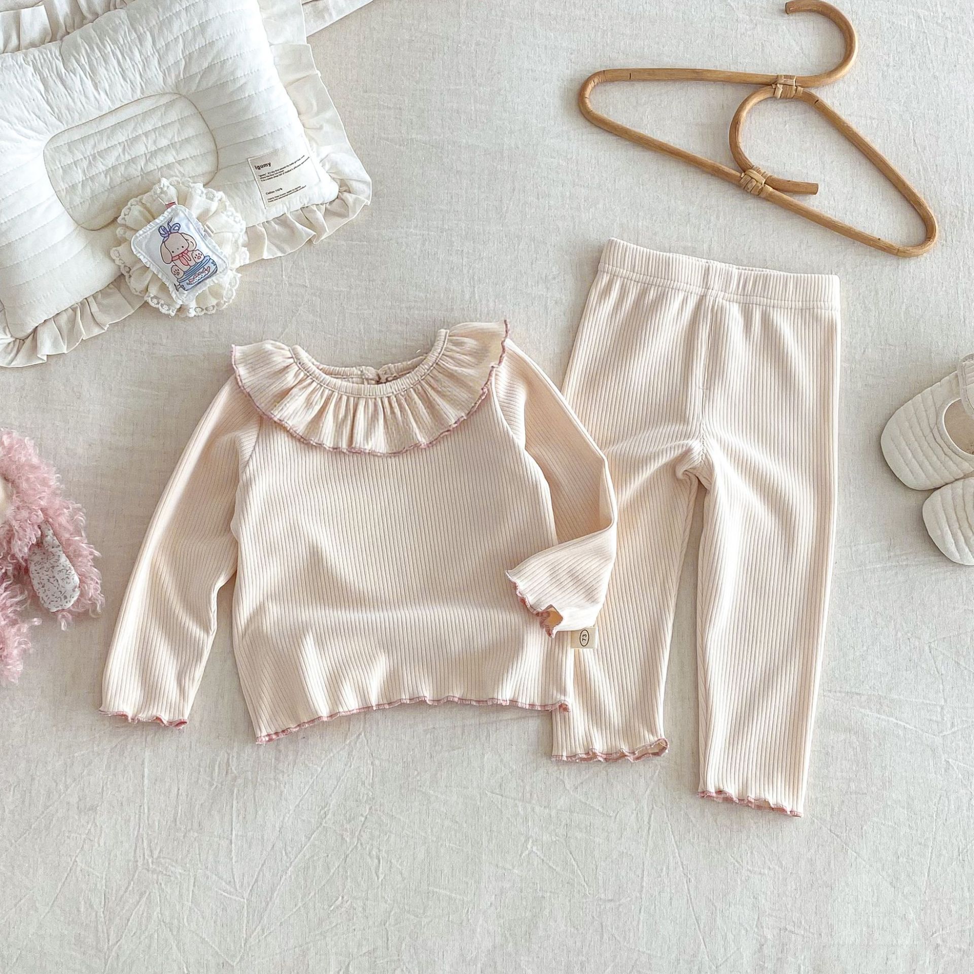 [Ninguna devolución no cambio] ropa de hogar de color sólido para niños pequeña izquierda pequeña derecha invierno conjunto de niñas collar de hoja de loto dos piezas de moda