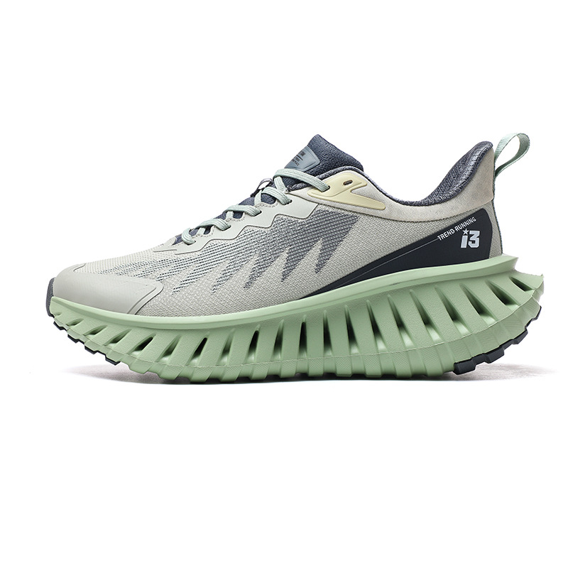 2025 nueva tendencia transfronteriza de verano pareja de moda zapatillas de deporte casuales transpirables con suela extraña zapatillas de correr de tamaño grande para hombres
