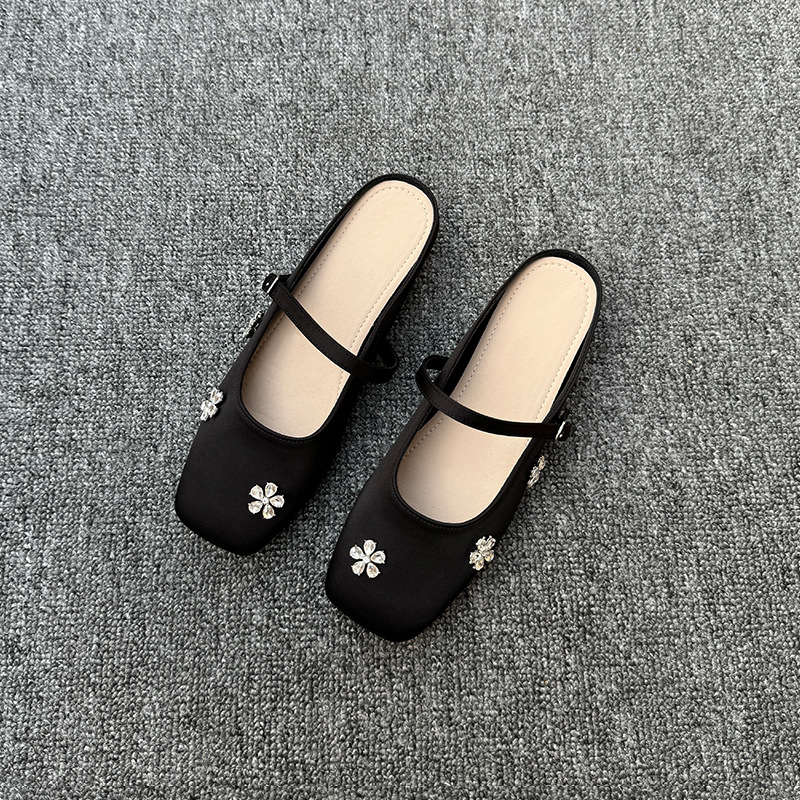 2025 calentamiento plata zapatos y medio zapatillas de verano mujeres usar diamante francés hermoso zapatillas frescas cuadradas zapatos mueller suaves