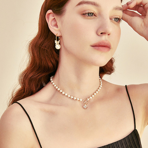 Baroque Pearl Necklace for Women, Clavicle Chain, Unique and Sophisticated Design, Light Luxury, Simple and Retro Choker