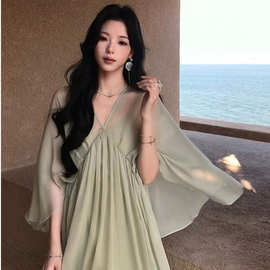 薄荷绿v领雪纺连衣裙女夏季宽松垂感显瘦大摆裙子海边度假风长裙