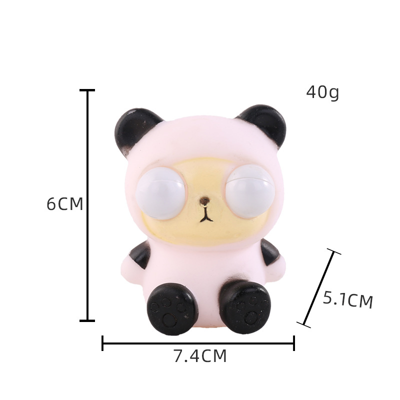 눈을 가늘게 뜨고 있는 새로운 팬더 1