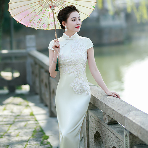 Ivory Runway Chinese Dresses for womeng girls cheongsam retro qipao lace embroidery qipao dress costumes long classical miss etiquette host singers banquet dresses